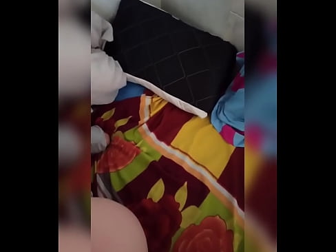 ❤️ منهنجي روم ميٽ گهر ۾ اڪيلي رهي ٿي ڇاڪاڻ ته هن جو مڙس موڪلن تي وڃي ٿو ۽ مان موقعو وٺان ٿو ته هن کي چوسان ۽ هن جي گدا کي کير سان ڀريان. ☑  ❌️❤